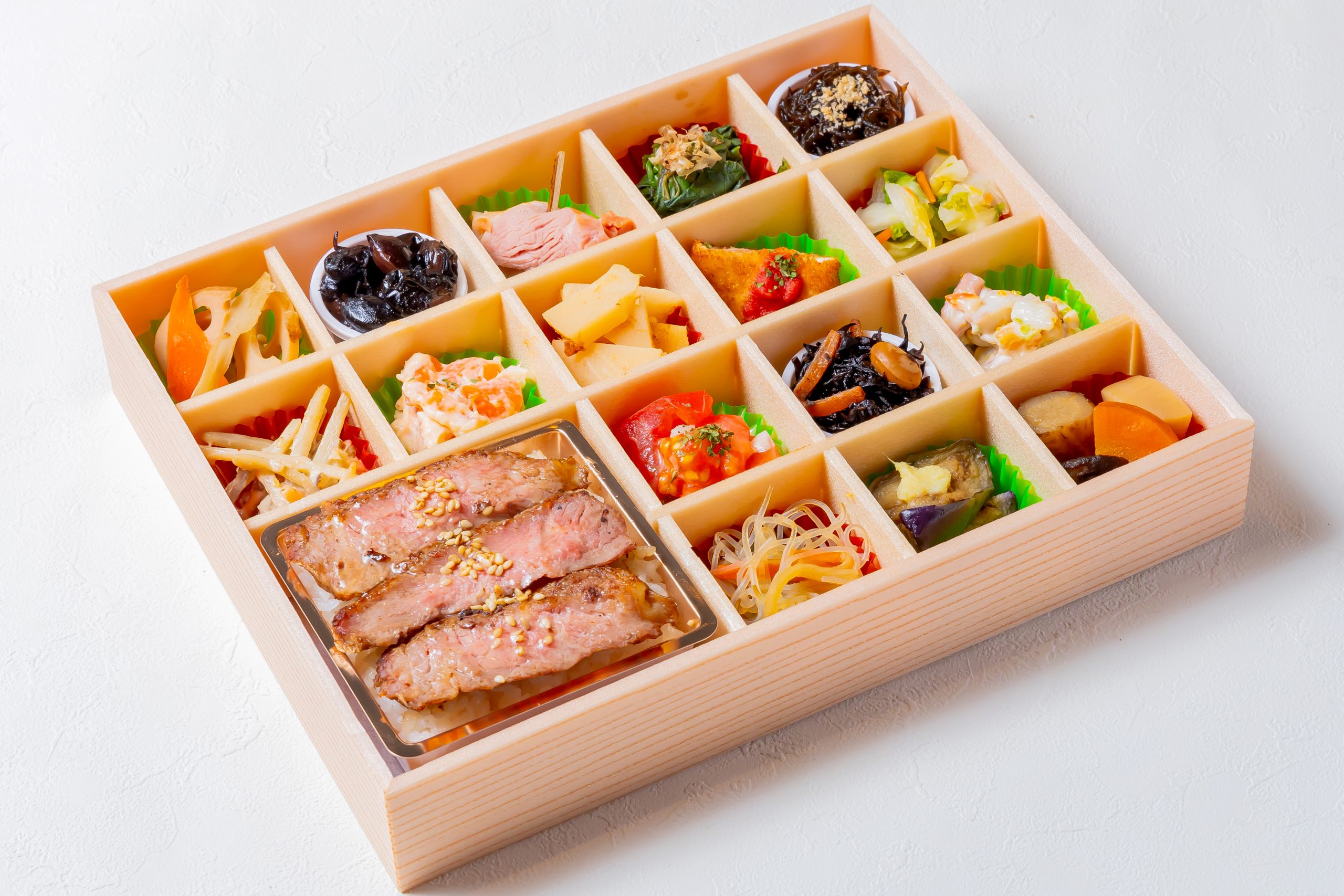 ステーキ重と彩り錦御膳