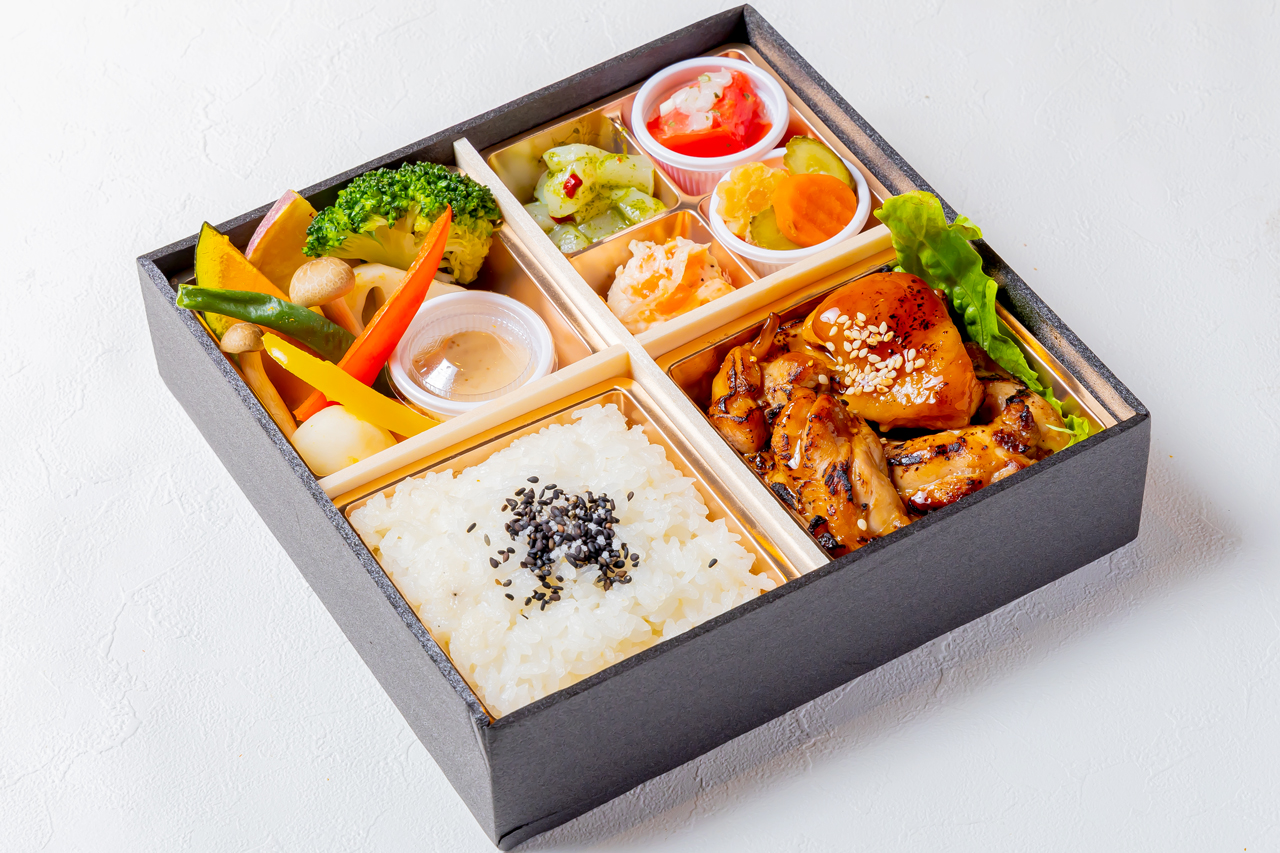 季節の副菜白ごはんとグリルチキン御膳