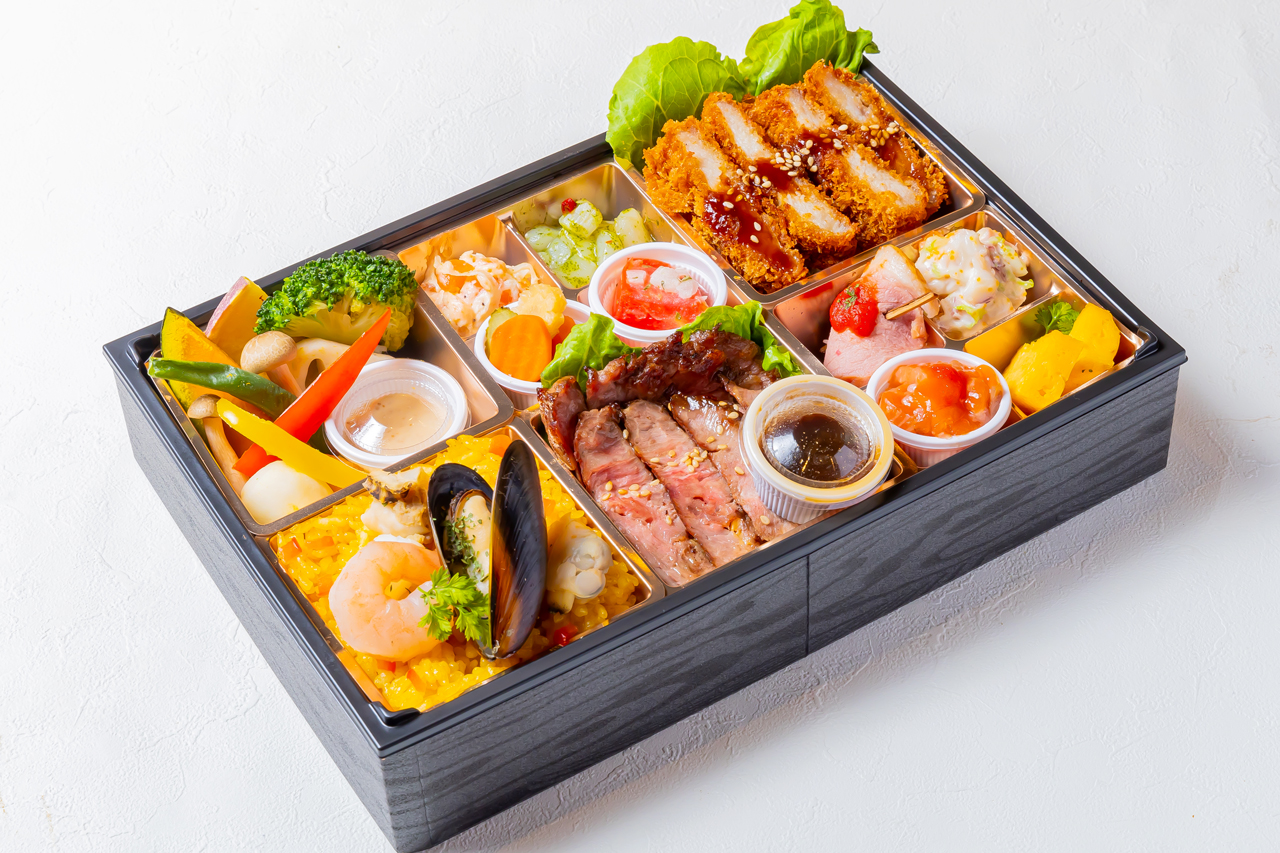 パエリアとステーキとポークカツ御膳